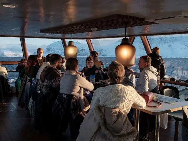 ล่องเรือฟยอร์ดอาร์กติกด้วยเรือไฟฟ้าไฮบริด แวะหมู่บ้านประมงเก่า Rya Arctic Fjord Cruise