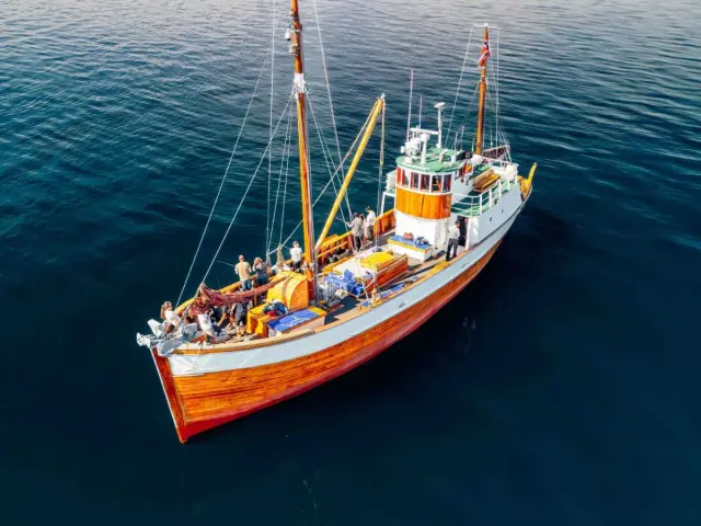 ล่องเรือไม้โบราณ Hermes II ชมฟยอร์ดและประวัติศาสตร์ Fjord and History Cruise