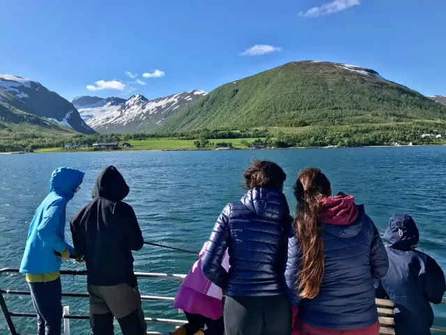 ล่องฟยอร์ดและตกปลากับเรือ Capella Fjord & Fishing Cruise สู่ Ryøya และ Ramfjord