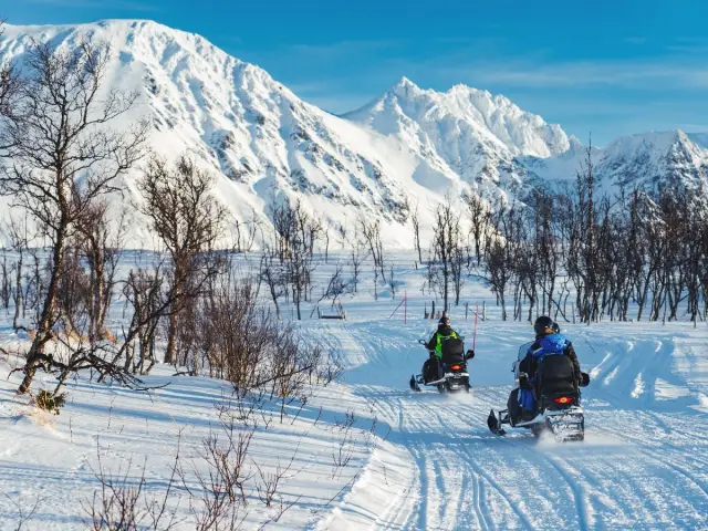 สโนว์โมบิลเทือกเขา Lyngen Alps รอบกลางวัน กับ XLyngen