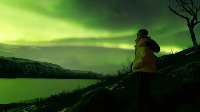 ล่าแสงเหนือรถหลังคากระจก Aurora Quest Minibus Adventure จากทรอมโซ