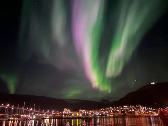 ล่องเรือแสงเหนือส่วนตัวพร้อมมื้อค่ำ Private Northern Lights Dinner Cruise