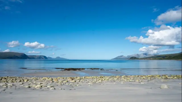 ทริปเต็มวันเกาะ Vannøya ล่องเฟอร์รี่ หมู่บ้านชาวประมง และเดินชมวิว