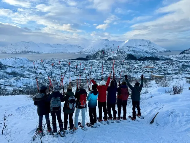 เดินสโนว์ชูยามค่ำที่สเกียร์วอย Aurora Snowshoe Walk from Skjervøy