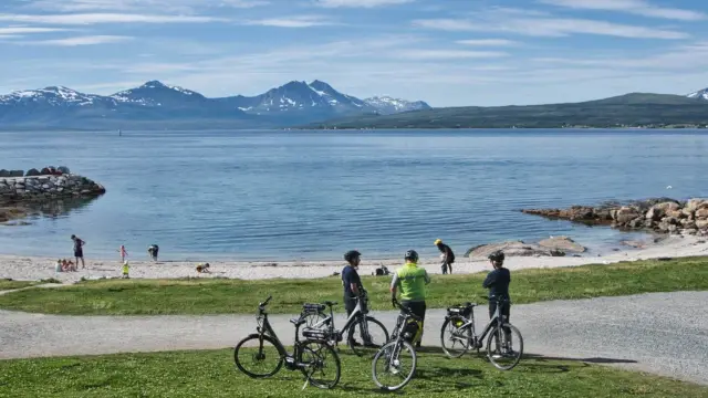 ปั่นจักรยานไฟฟ้าเที่ยวทรอมโซหน้าร้อน Explore Tromsø by E-bike