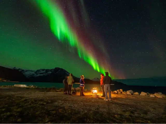 ล่าแสงเหนือฟังเรื่องเล่าซามี Northern Lights Tour with Sámi Storytelling