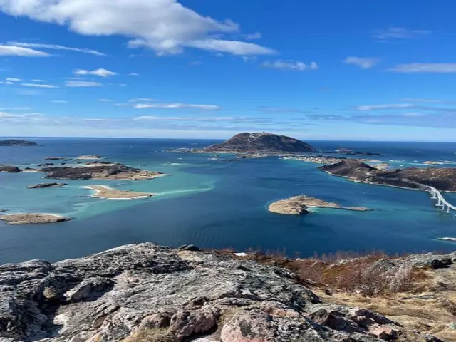 มินิบัสเหมาคันชมฟยอร์ดและสัตว์ป่าหน้าร้อน Minibus Tour: Fjords and Wildlife