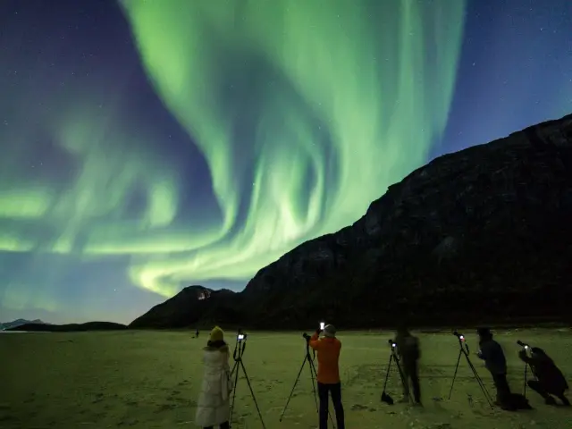 ล่าแสงเหนือและดูดาวที่สเกียร์วอย Northern Lights Chase and Stargazing