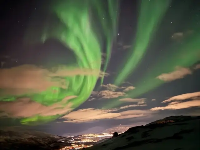 เดินลุยหิมะยามค่ำขึ้นเขา Nattmålsfjellet ที่เอิร์สฟยอร์ด Snowshoe Hike