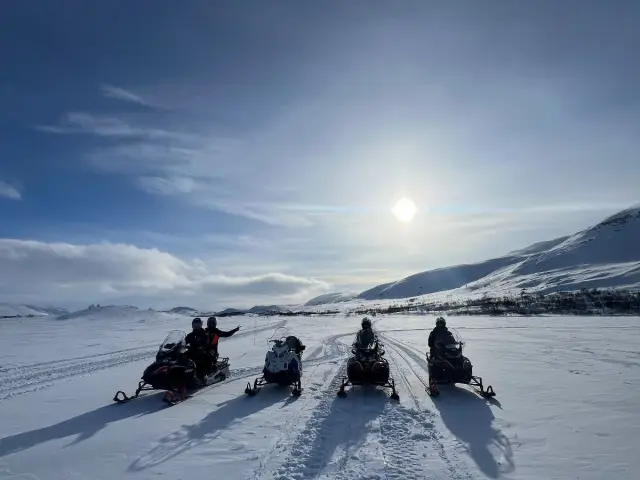 ขับสโนว์โมบิลกลางวัน Snowmobile หุบเขา Skibotn จากทรอมโซ