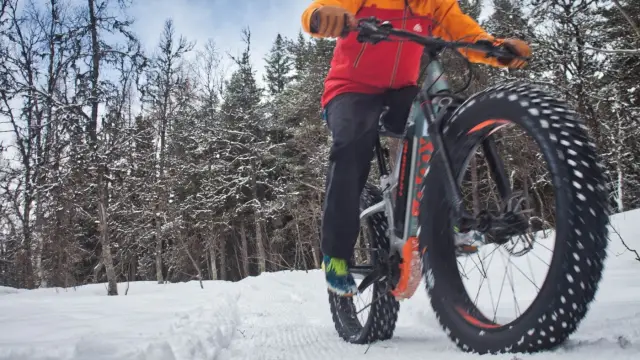 ปั่นจักรยานไฟฟ้าล้อโต Electric Fatbike ในหิมะ ทรอมโซ ช่วง Polar Night