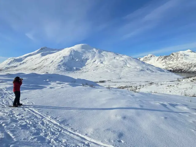 เดินลุยหิมะส่วนตัวขึ้นจุดชมวิว Private Snowshoeing to Viewpoint 1-8 คน