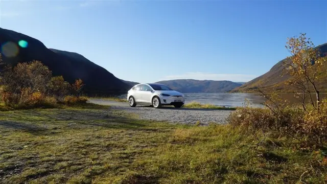 ชมฟยอร์ดเกาะควาลอยยาด้วยรถ Tesla Model X Fjord Sightseeing กลุ่ม 2-5 คน