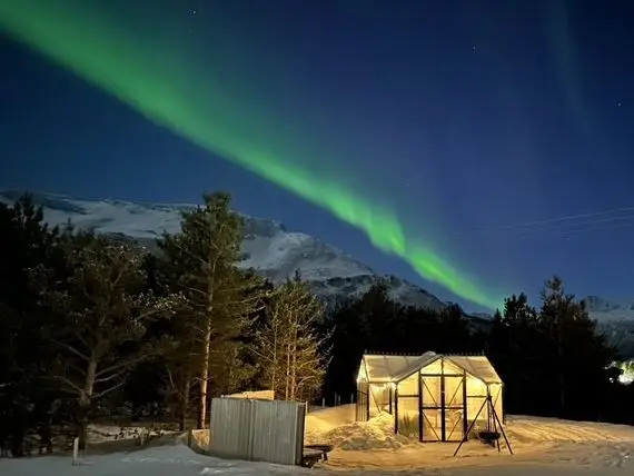 ล่าแสงเหนือส่วนตัวที่เบสแคมป์ Private Aurora Chase Skibotn หรือ Kilpisjärvi