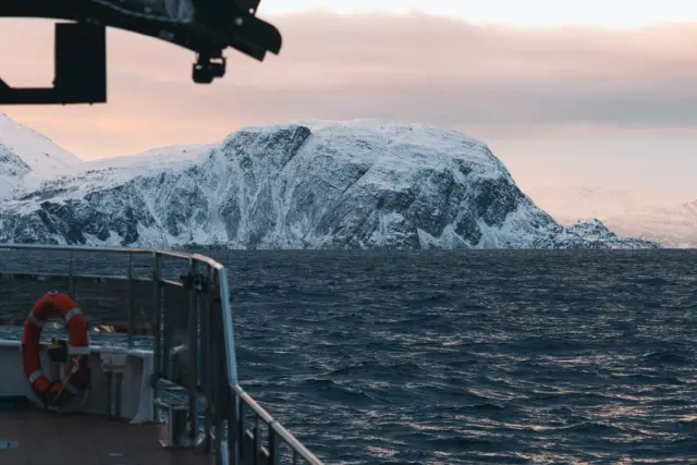 ชมวาฬและนั่งรถชมวิว Whale Watching with Scenic Road Trip ไป Skjervøy