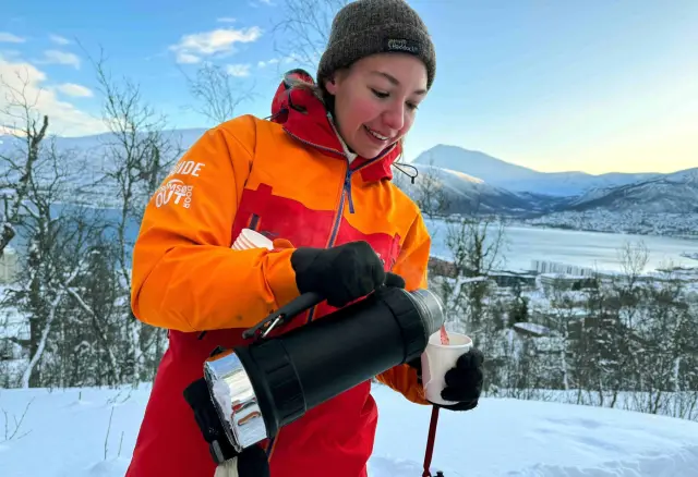 เดินลุยหิมะสั้นๆ ในป่าเกาะทรอมโซ Guided Snowshoe Trip on Tromsøya