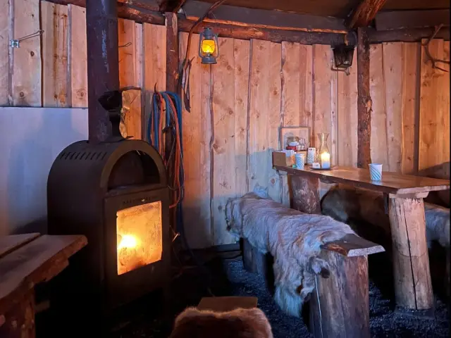 มื้อค่ำแคมป์เรนเดียร์ ลุ้นแสงเหนือ Reindeer Dinner & Northern Lights