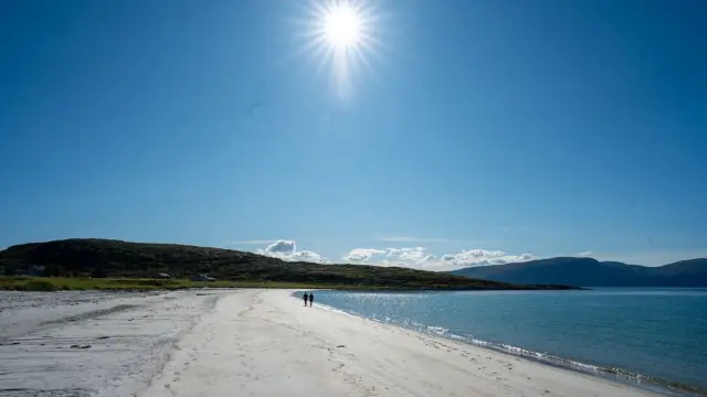 ทริปเต็มวันเกาะ Vannøya ล่องเฟอร์รี่ หมู่บ้านชาวประมง และเดินชมวิว