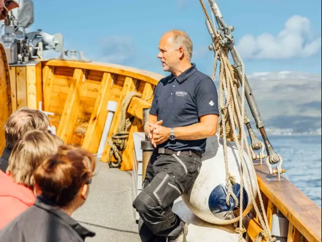 ล่องเรือไม้ Hermes II ชมเมืองทรอมโซ 1 ชั่วโมง Photo & History Cruise