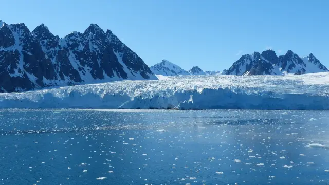ล่องเรือ Silversea สำรวจสฟาลบาร์ อาร์กติก 11 วัน ลองเยียร์เบียน-ทรอมโซ 30 มิ.ย.-10 ก.ค. 2570