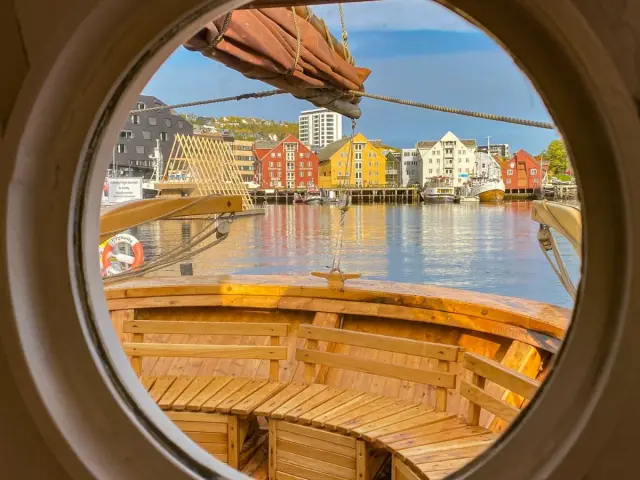 ล่องเรือไม้ Hermes II ชมเมืองทรอมโซ 1 ชั่วโมง Photo & History Cruise