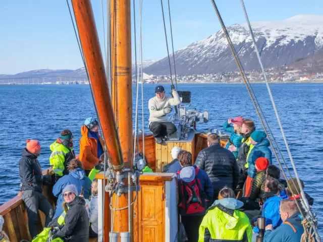 ล่องเรือไม้โบราณ Hermes II ชมฟยอร์ดและประวัติศาสตร์ Fjord and History Cruise