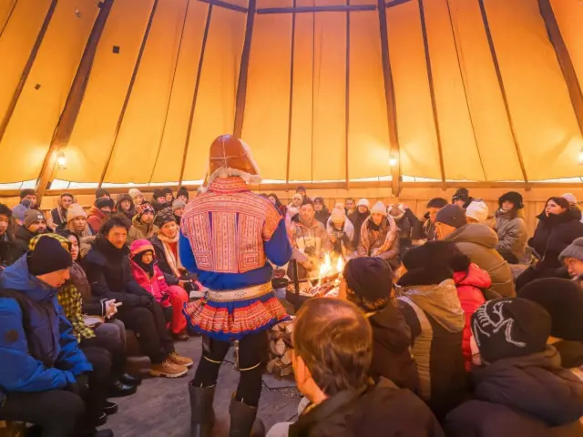 มื้อค่ำแคมป์เรนเดียร์ ลุ้นแสงเหนือ Reindeer Dinner & Northern Lights