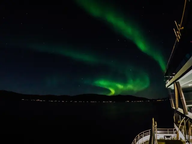 ล่องเรือดินเนอร์ลุ้นแสงเหนือ Aurora Dinner Cruise เรือไฮบริดไฟฟ้า Brim Explorer