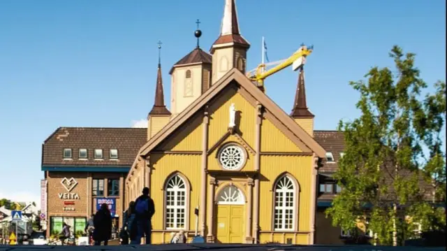 เดินชมเมืองทรอมโซกลุ่มเล็ก Tromsø City Walk รวมบัตร Polar Museum