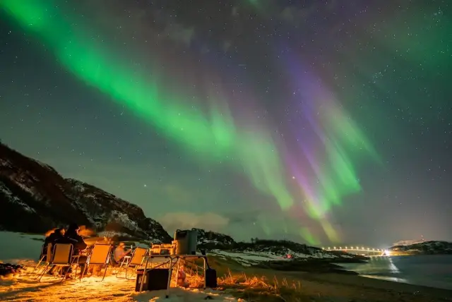 ล่าแสงเหนือมินิบัสมีกล้องส่องฟ้า Northern Lights Chase by Minibus