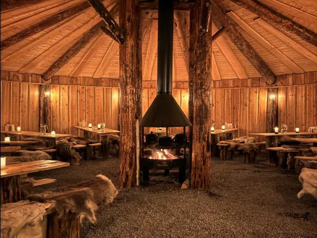 มื้อค่ำแคมป์เรนเดียร์ ลุ้นแสงเหนือ Reindeer Dinner & Northern Lights