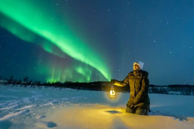 ล่าแสงเหนือมินิบัสมีกล้องส่องฟ้า Northern Lights Chase by Minibus