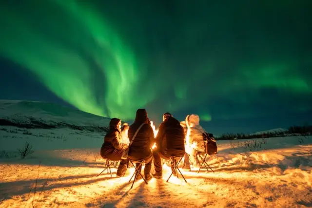 ล่าแสงเหนือกลุ่มเล็ก 8 คน Northern Lights Tour Small Group มีภาพถ่ายให้
