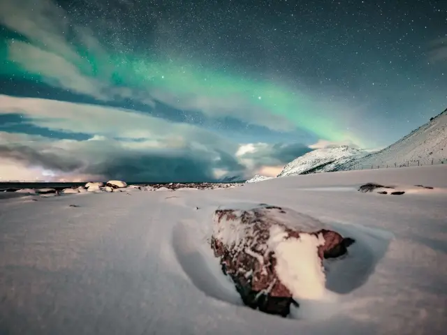 สโนว์โมบิลล่าแสงเหนือยามค่ำ Northern Lights Snowmobile ที่ XLyngen