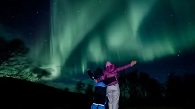 ทัวร์แสงเหนือครบจบ All-Inclusive Northern Lights Tour ทรอมโซ