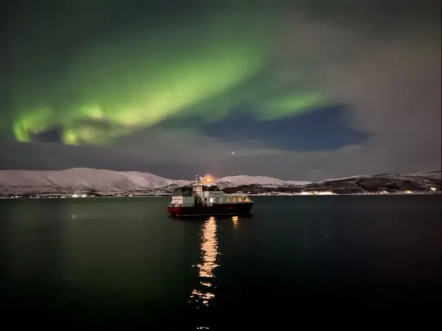 ล่องเรือแสงเหนือส่วนตัวพร้อมมื้อค่ำ Private Northern Lights Dinner Cruise