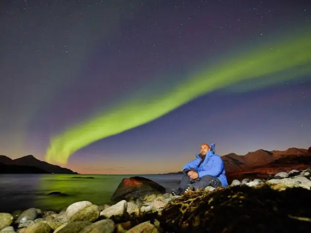 ล่าแสงเหนือมินิแวนกลุ่มไม่เกิน 8 คน Northern Lights Chase by Minivan