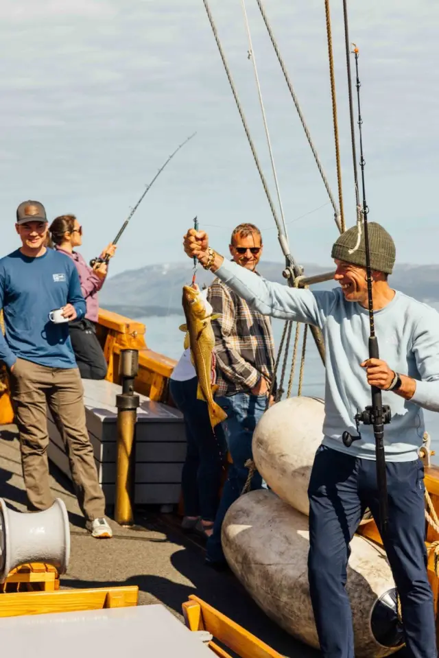 ล่องเรือตกปลายามเย็น Evening Fishing Cruise เรือ Hermes II ทรอมโซ