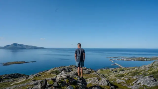 ทริปเต็มวันเกาะ Vannøya ล่องเฟอร์รี่ หมู่บ้านชาวประมง และเดินชมวิว