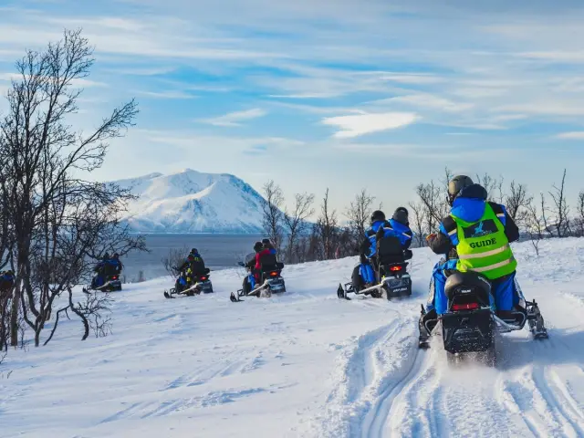 สโนว์โมบิลเทือกเขา Lyngen Alps รอบกลางวัน กับ XLyngen